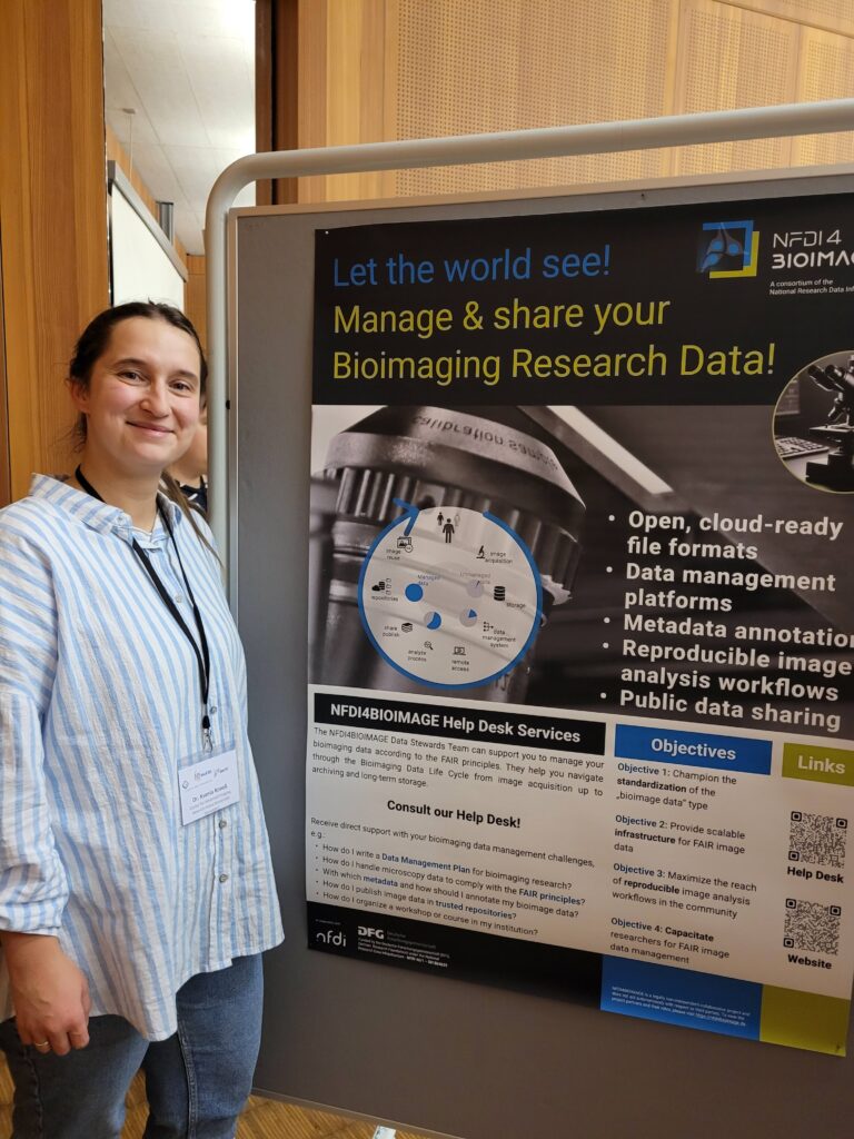 NFDI4BIOIMAGE Data Steward in front of a poster wall